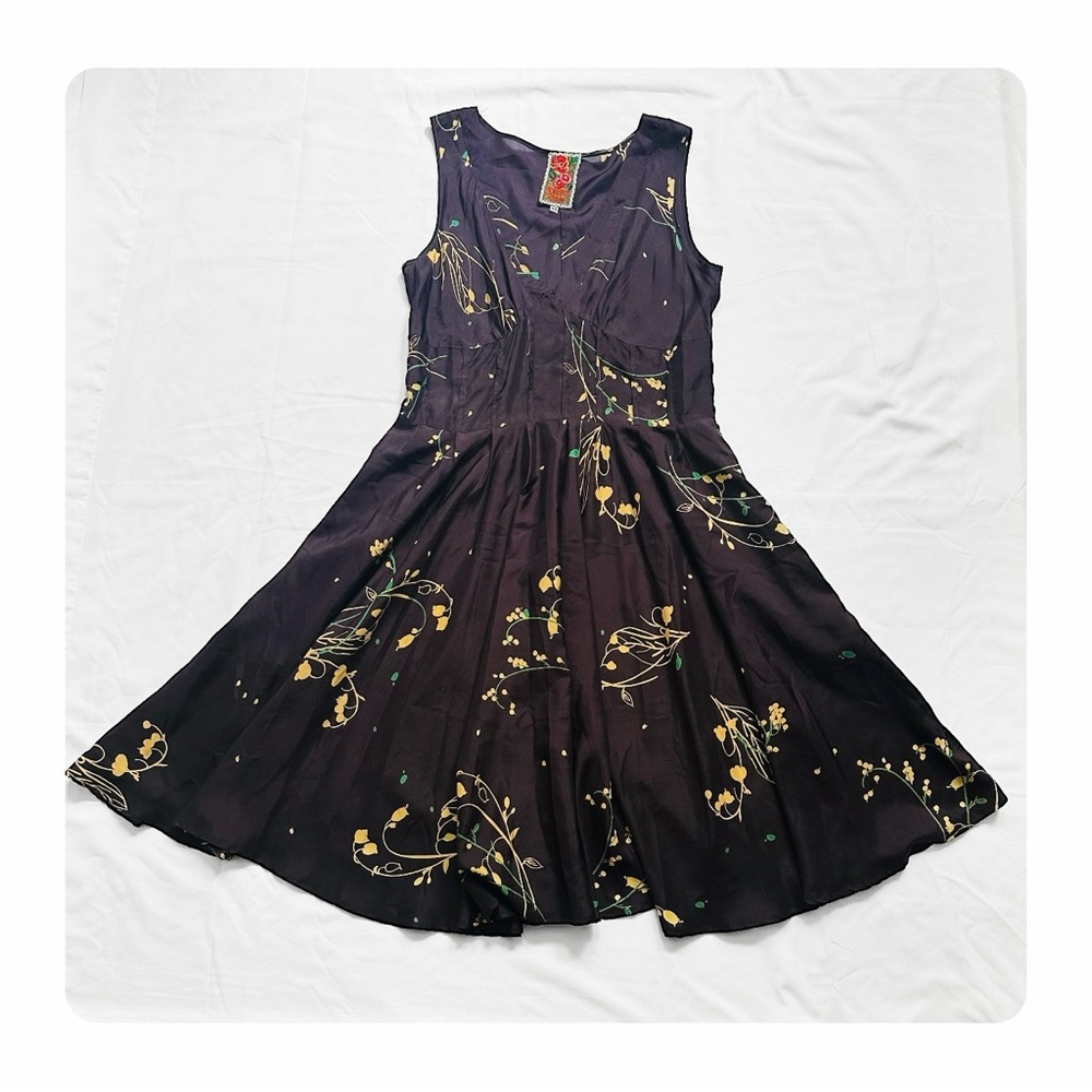 β
Johnny Was Floral Georgette 100%Silk Spring Wedding Guest Dress - Purple β
- Picture 14 of 16